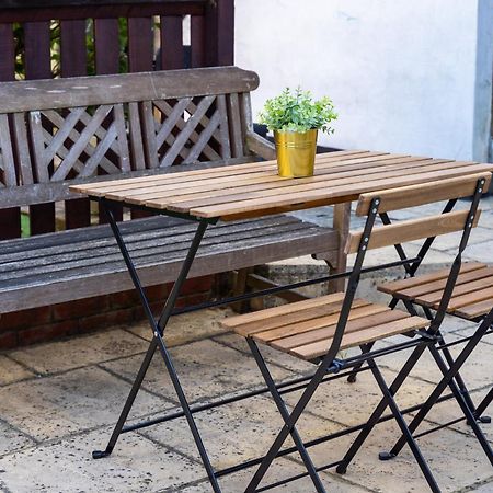 Homely And Stylish Apartment With A Garden In East Finchley ロンドン エクステリア 写真